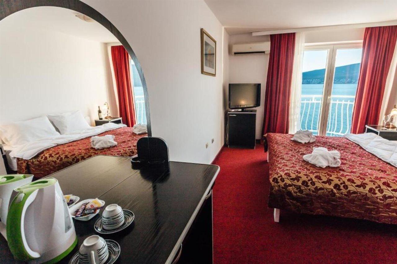 Hotel Azzurro Херцег Нови Екстериор снимка