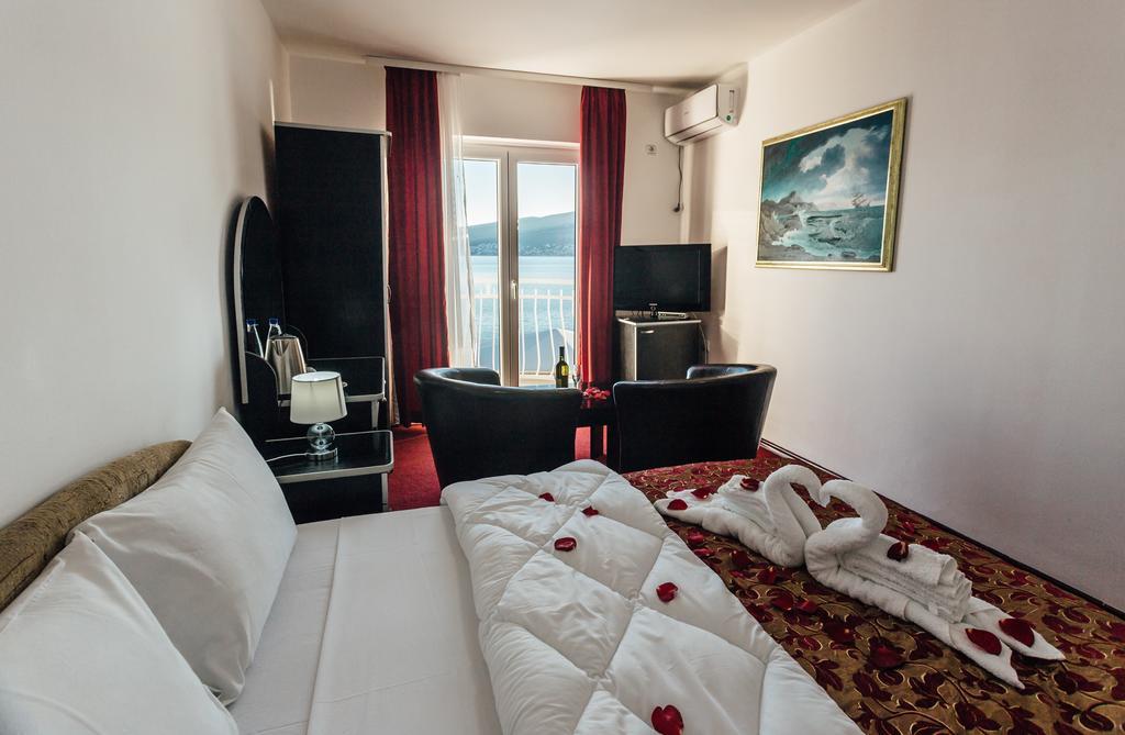 Hotel Azzurro Херцег Нови Екстериор снимка