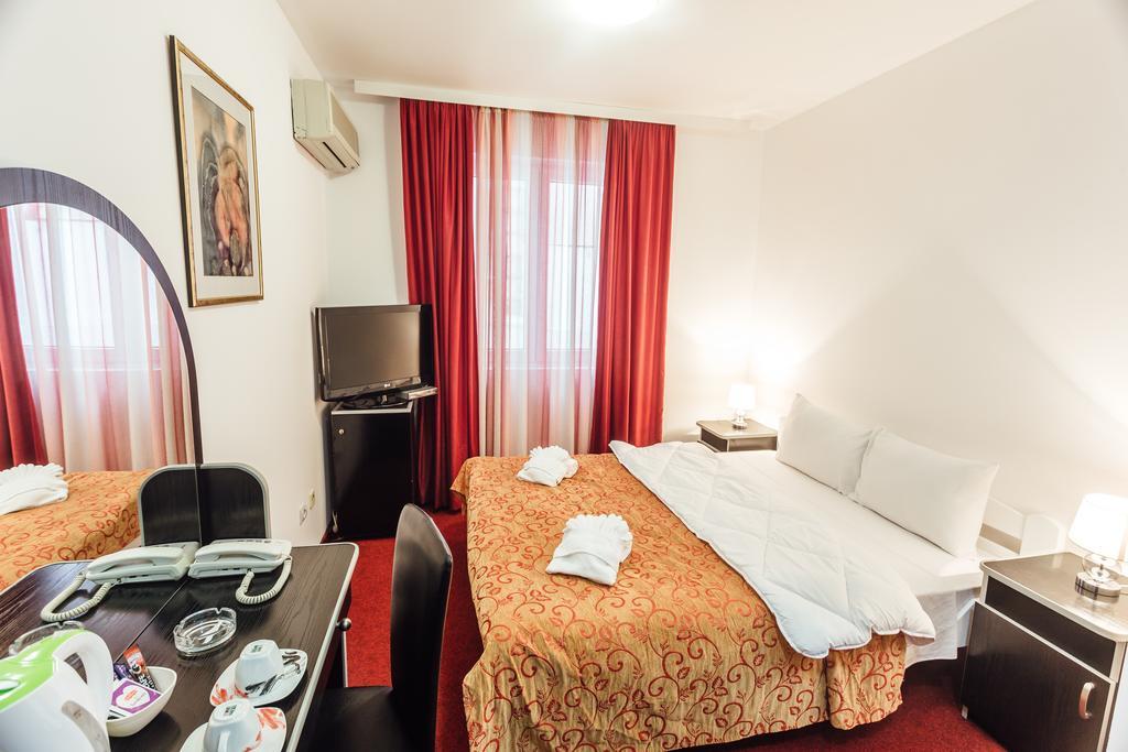 Hotel Azzurro Херцег Нови Екстериор снимка