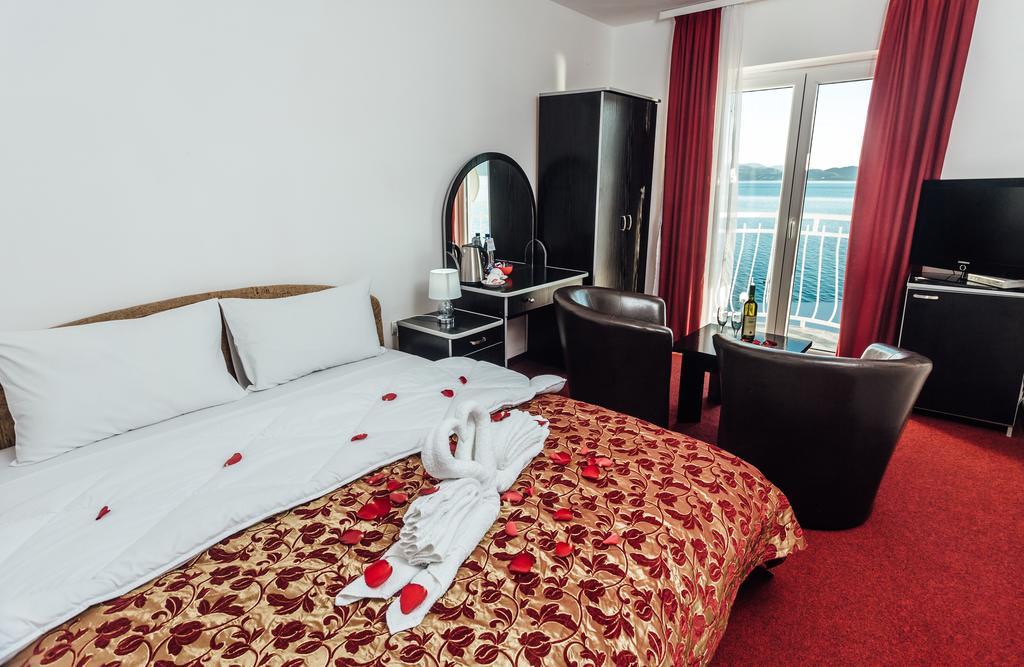 Hotel Azzurro Херцег Нови Екстериор снимка