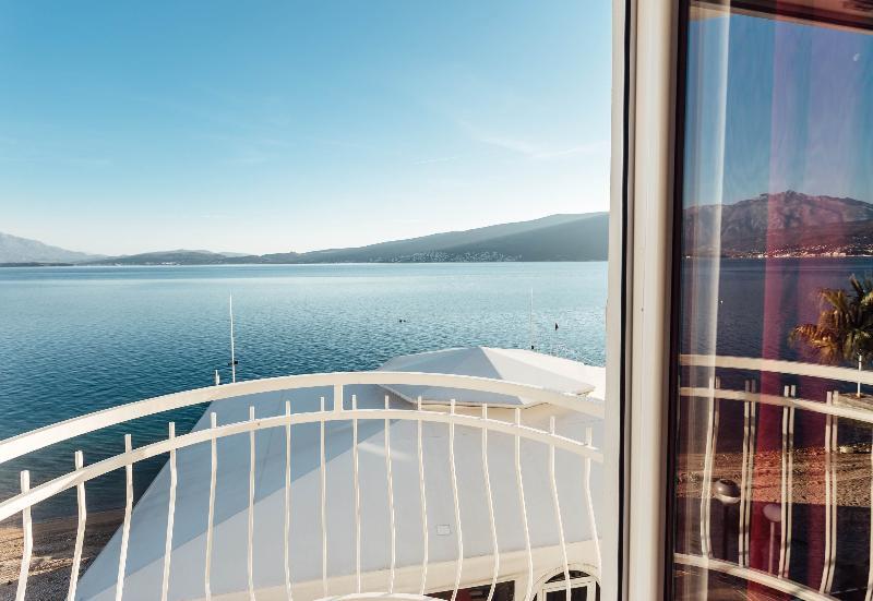 Hotel Azzurro Херцег Нови Екстериор снимка